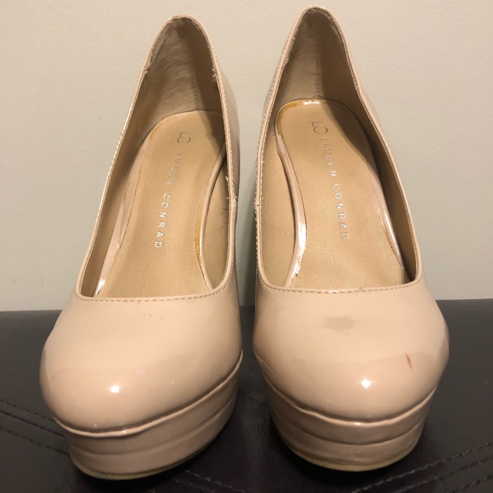 Women’s Lauren Conrad Tan Pumps.